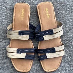 Coach and Four Blue/Cream Sandals Sz 9 1/2